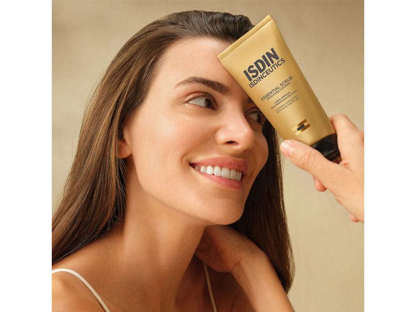 ISDIN ISDINCEUTICS Essential Scrub Exfoliating Cleanser