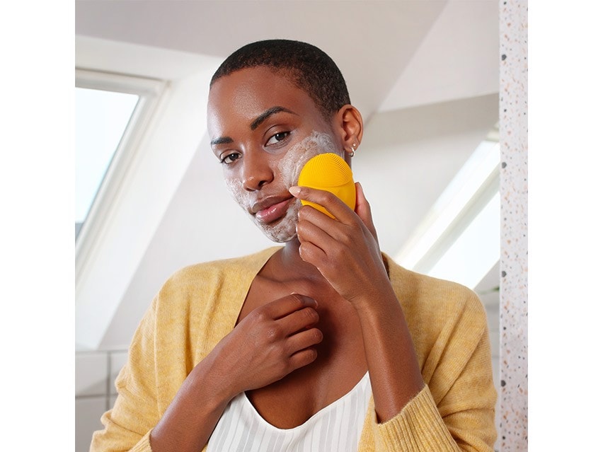 FOREO LUNA Mini 3 Facial Cleansing Device - Sunflower Yellow