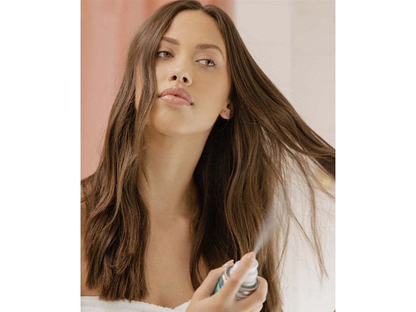 IGK Beach Club Touchable Texture Spray