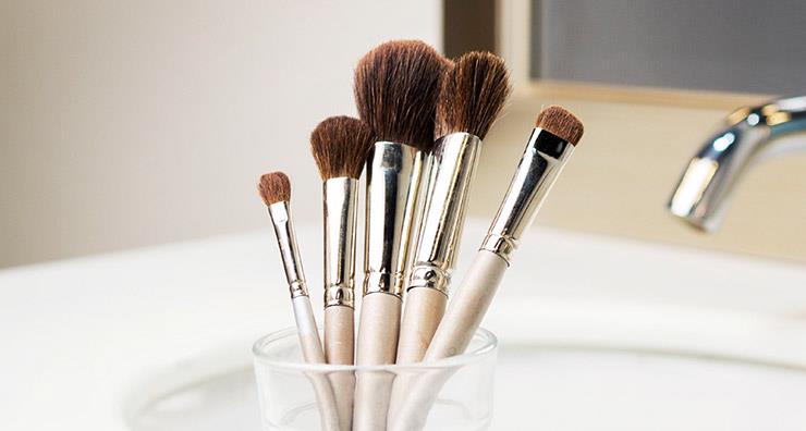 The right way to clean makeup brushes 