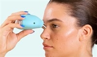 Woman applying the FOREO KIWI™ device to her T-zone