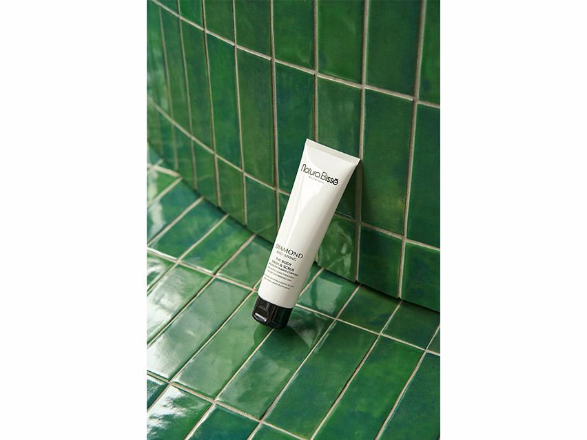 Natura Bisse Diamond Well-Living The Body Wash & Scrub