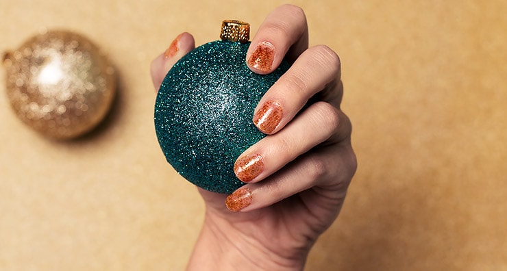 The Right Way to Do Glitter Nail Designs Just in Time for the Holidays