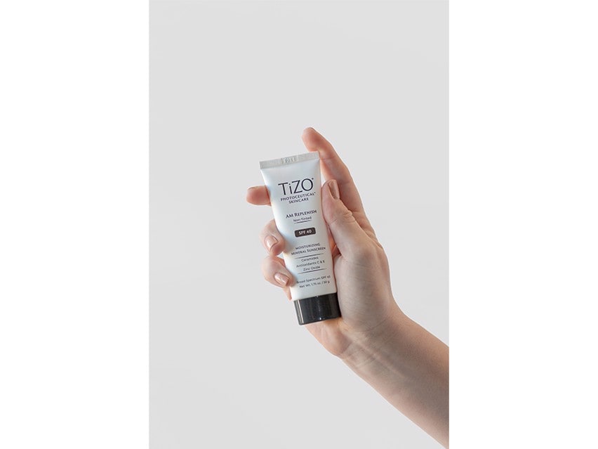 TiZO Photoceutical AM Replenish SPF 40 - Untinted