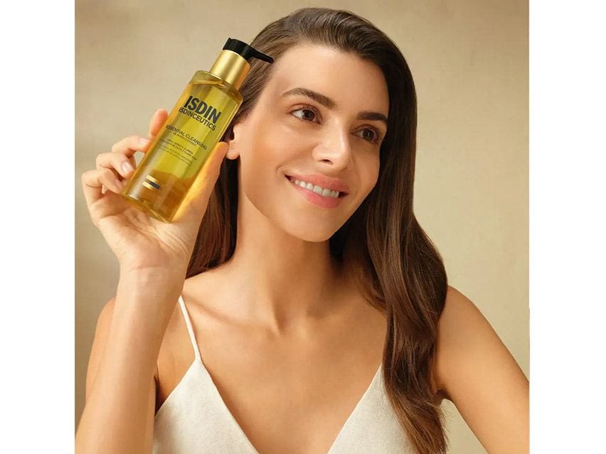 ISDIN Isdinceutics Essential Cleansing Oil-Based Makeup Remover &amp; Hydrating Cleanser